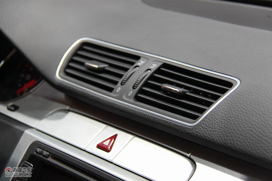 一汽大众CC内饰