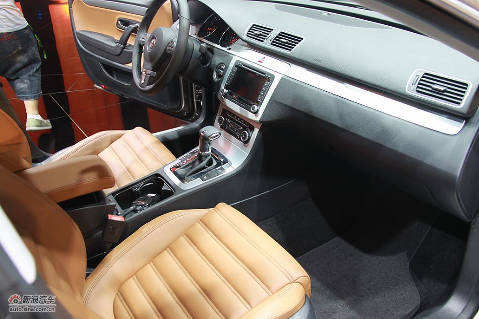 一汽大众CC内饰