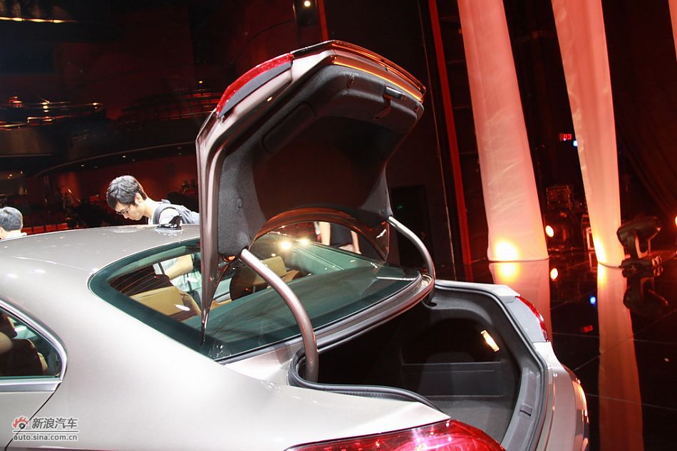 一汽大众CC内饰