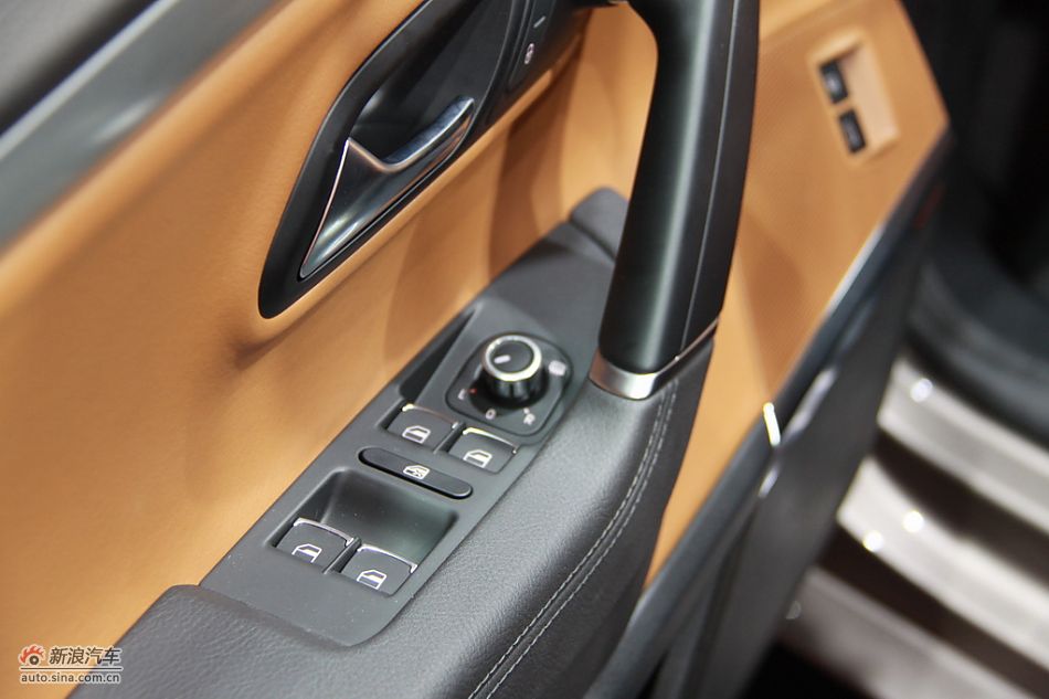 一汽大众CC内饰