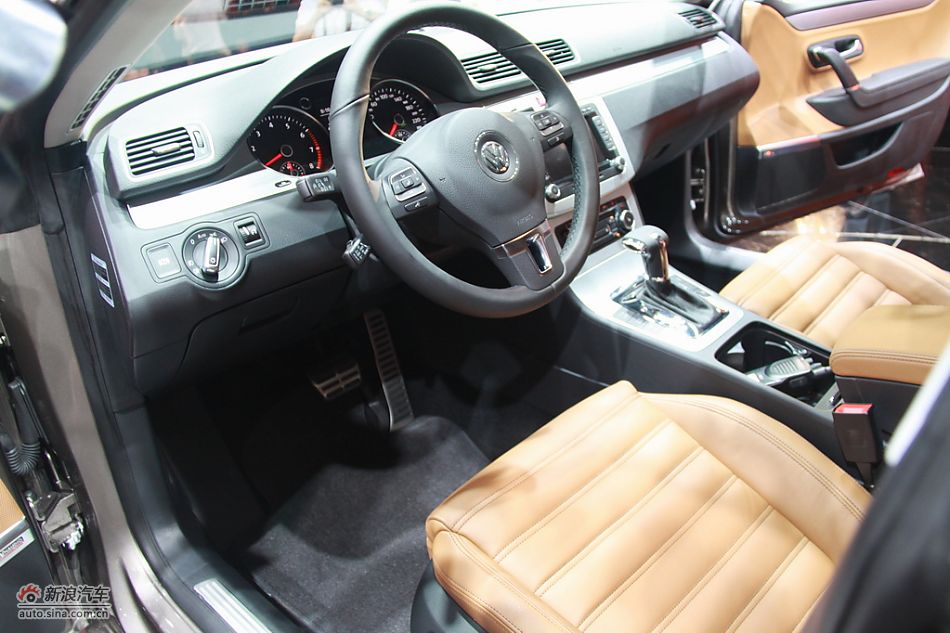 一汽大众CC内饰