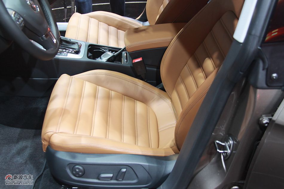 一汽大众CC内饰