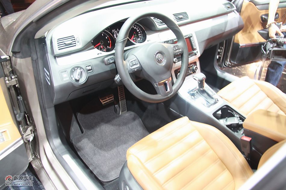 一汽大众CC内饰