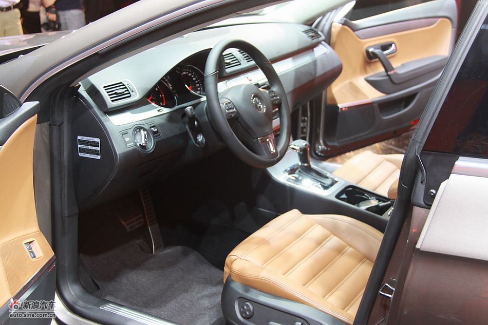 一汽大众CC内饰