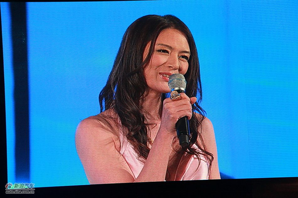 著名模特马艳丽现场致辞