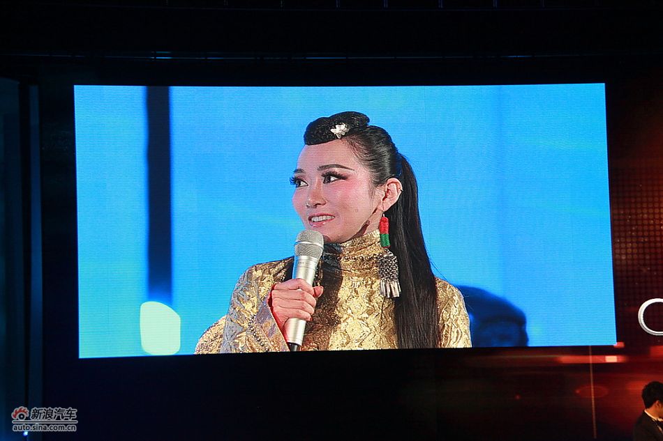 歌手萨顶顶现场致辞