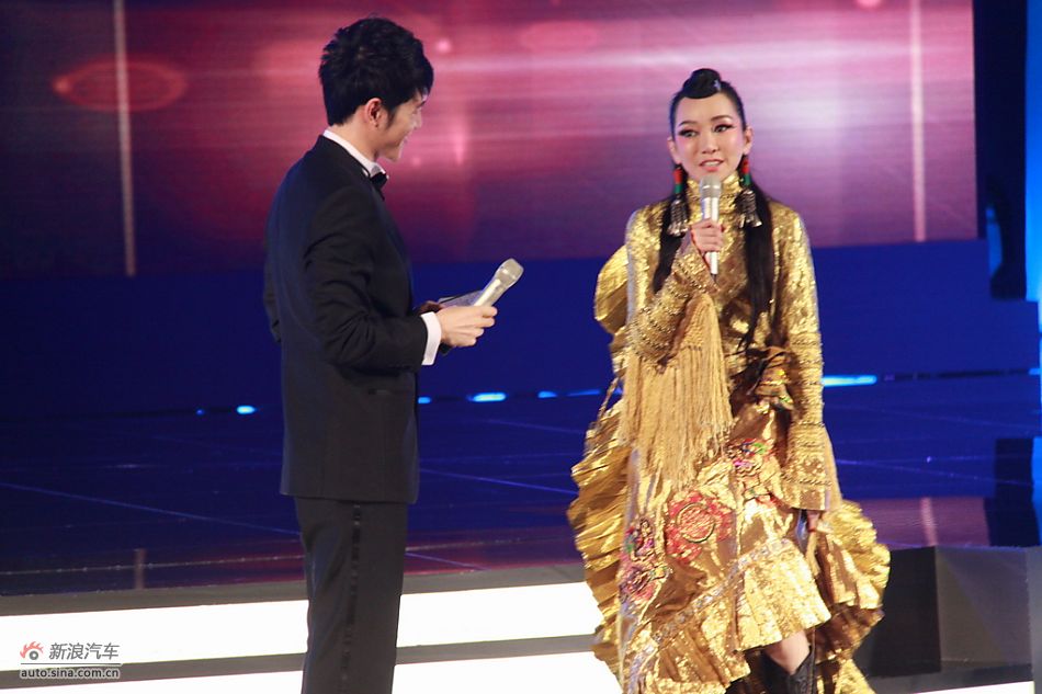 歌手萨顶顶现场致辞