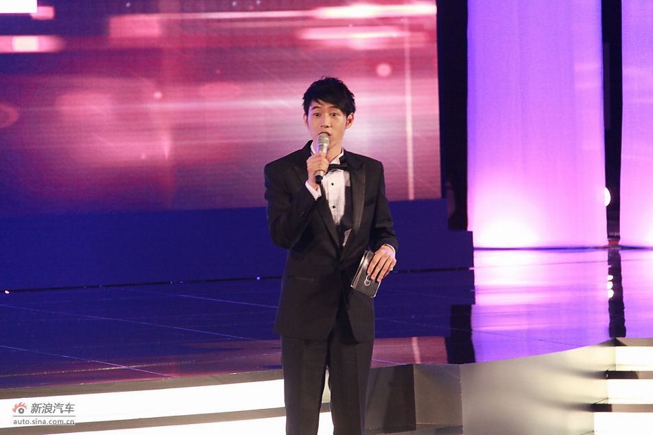一汽大众CC上市现场主持人