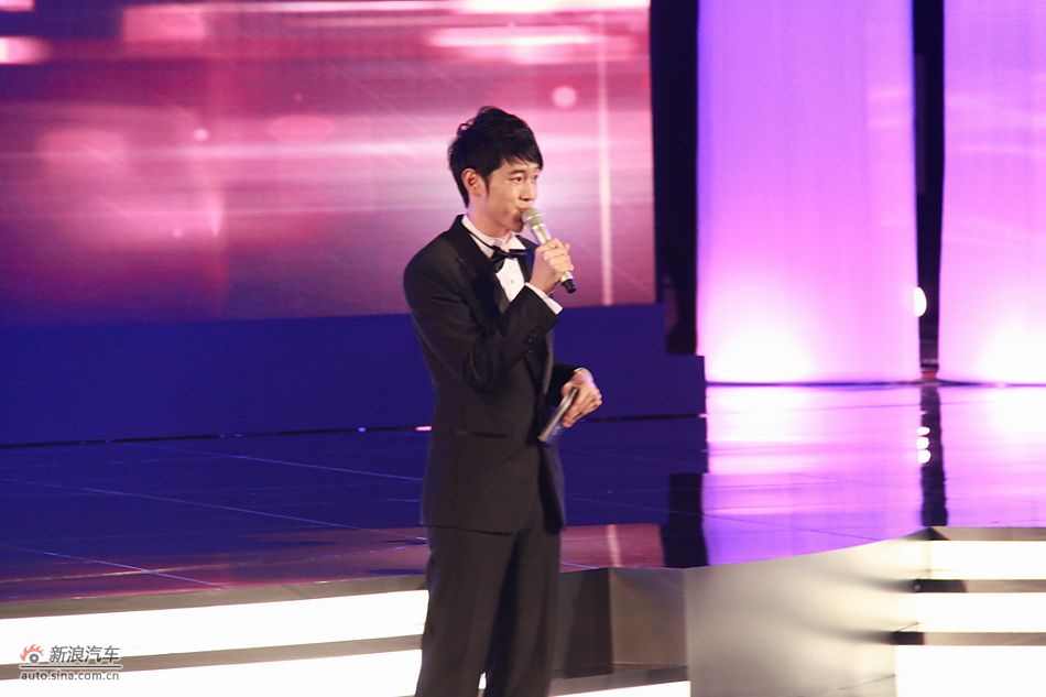 一汽大众CC上市现场主持人