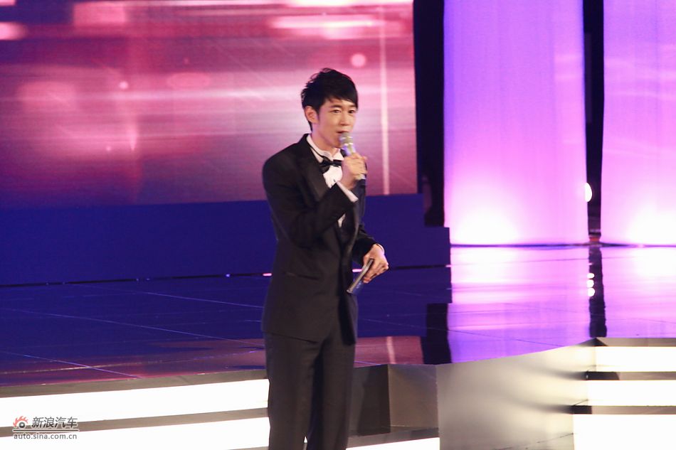 一汽大众CC上市现场主持人