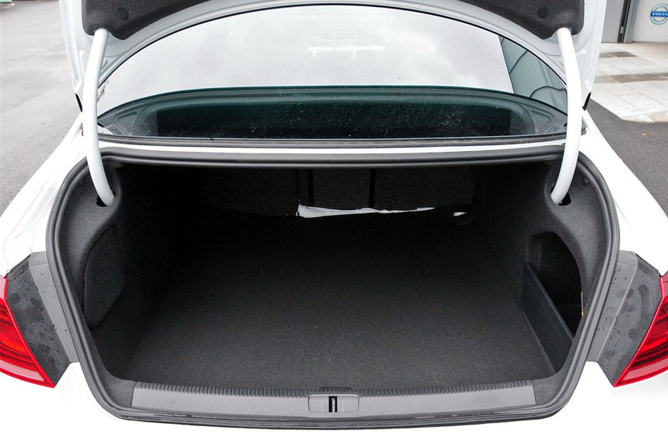 2015款 2.0TSI 至尊型 座椅空间