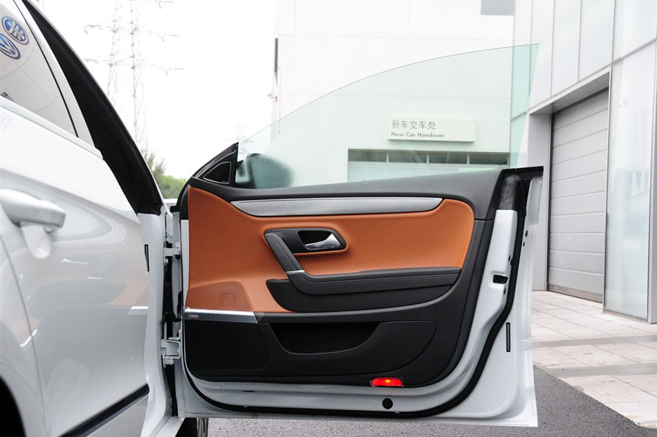 2015款 2.0TSI 至尊型 座椅空间