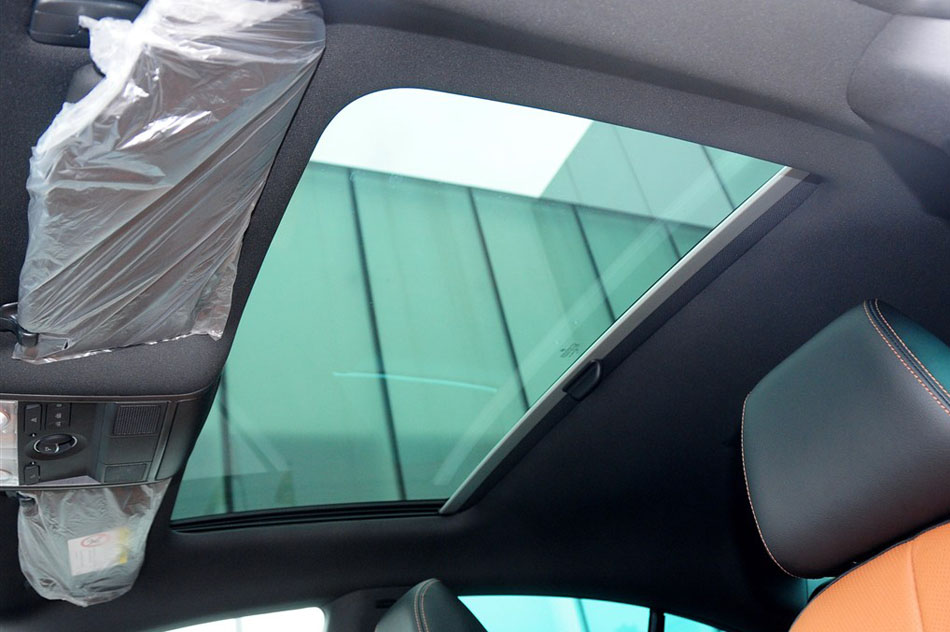 2015款 2.0TSI 至尊型 座椅空间