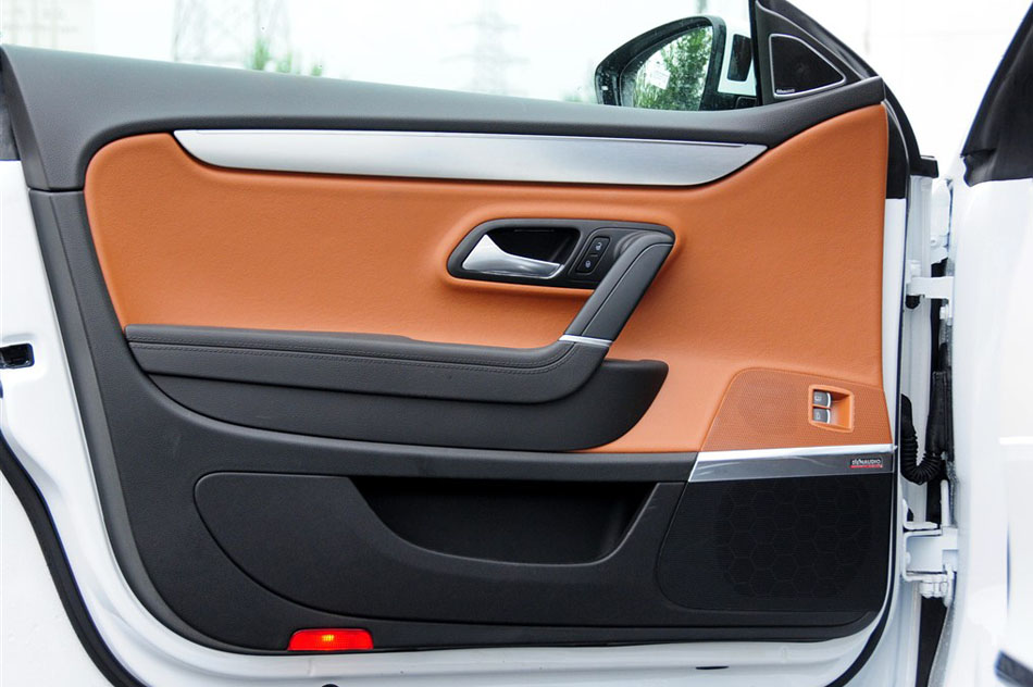 2015款 2.0TSI 至尊型 座椅空间