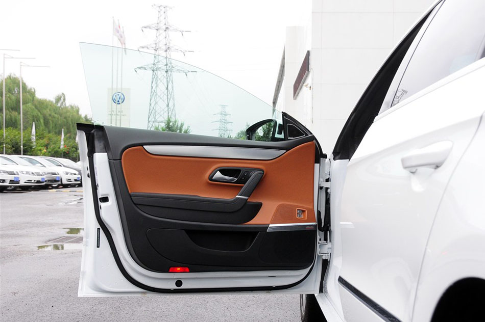 2015款 2.0TSI 至尊型 座椅空间