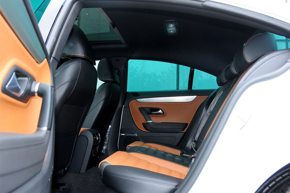 2015款 2.0TSI 至尊型 座椅空间