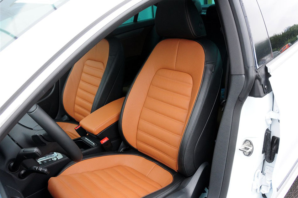 2015款 2.0TSI 至尊型 座椅空间