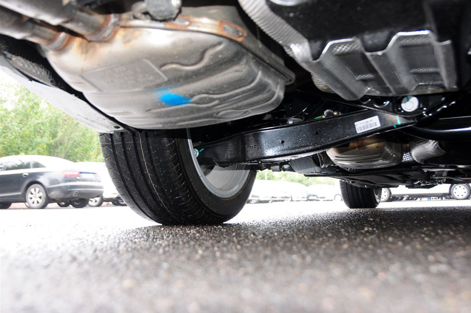 2015款 2.0TSI 至尊型 引擎底盘