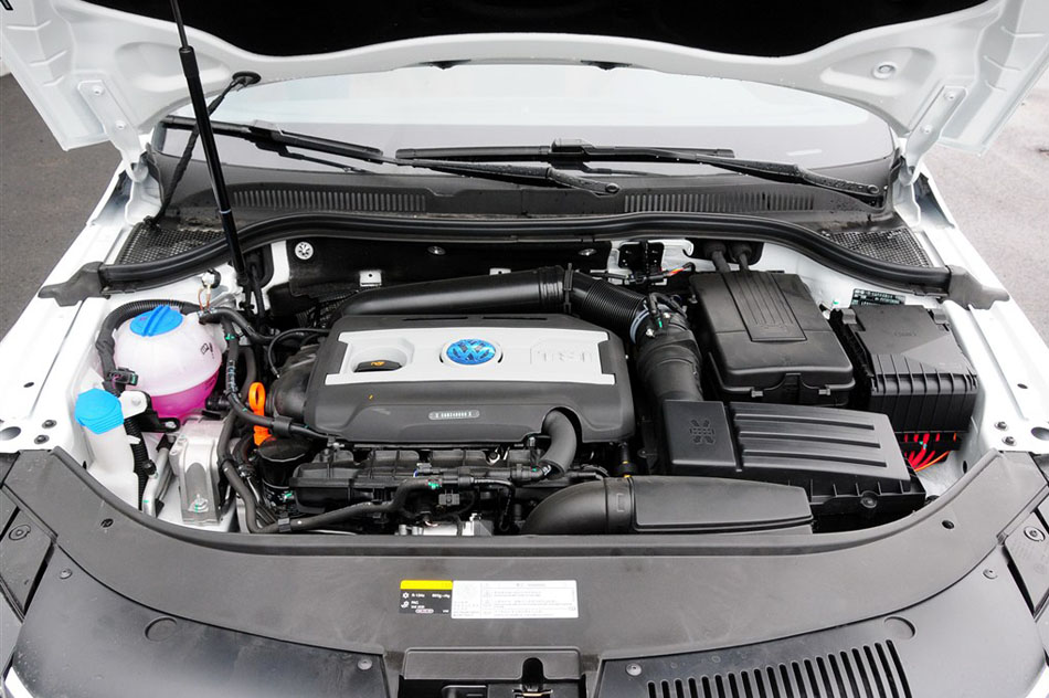 2015款 2.0TSI 至尊型 引擎底盘