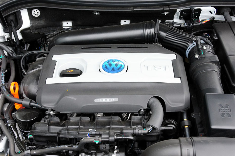 2015款 2.0TSI 至尊型 引擎底盘