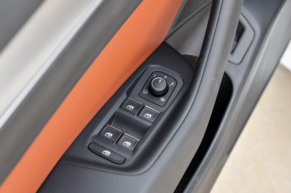 2019款 380TSI 魅颜版 座椅空间