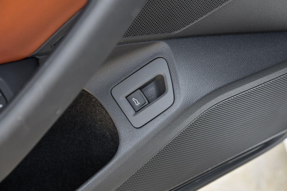 2019款 380TSI 魅颜版 座椅空间