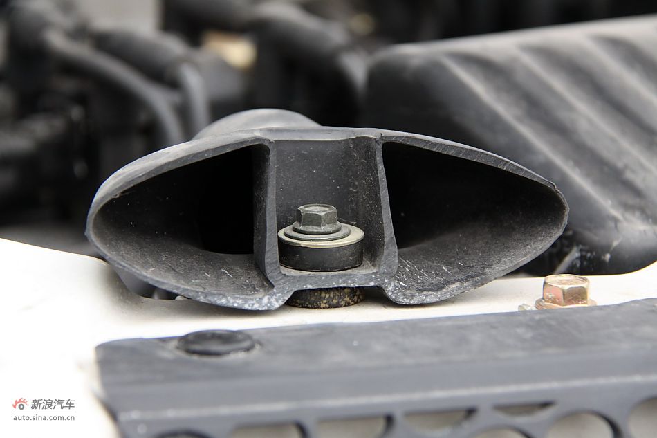 海马王子发动机舱