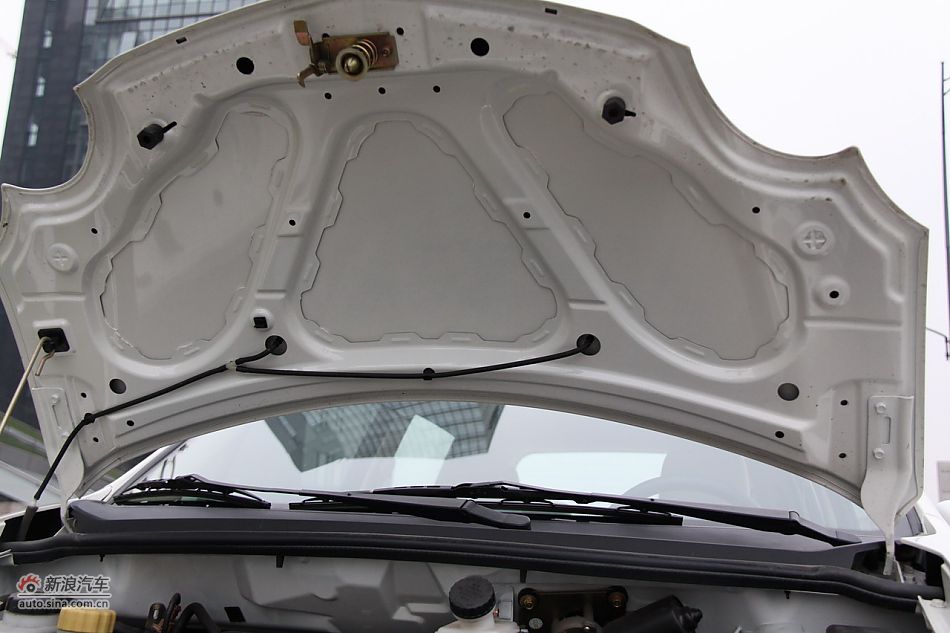 海马王子发动机舱