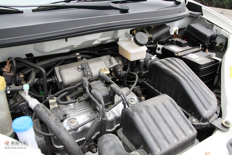 海马王子发动机舱