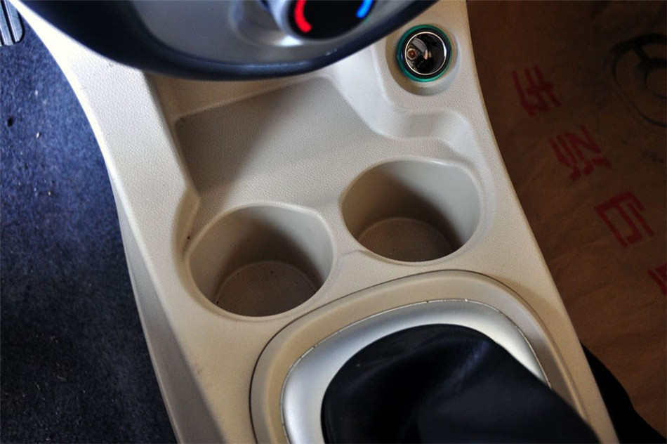 海马王子 2010款 1.0L MT 精英型 空间