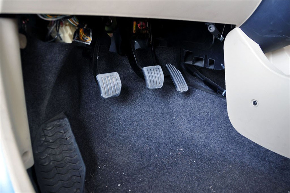 海马王子 2010款 1.0L MT 精英型 空间