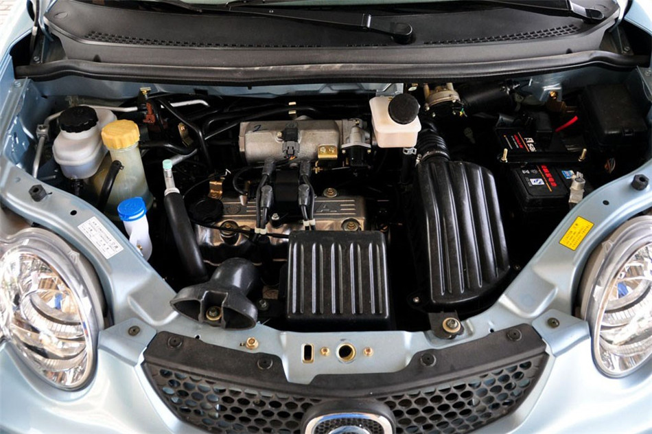 海马王子 2010款 1.0L MT 精英型 引擎底盘