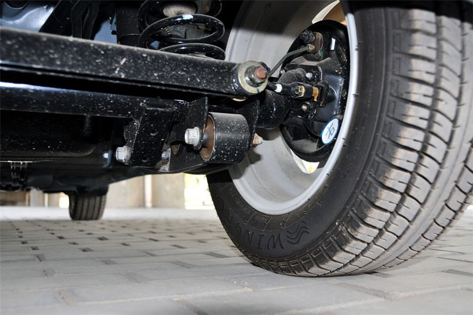 海马王子 2010款 1.0L MT 精英型 引擎底盘