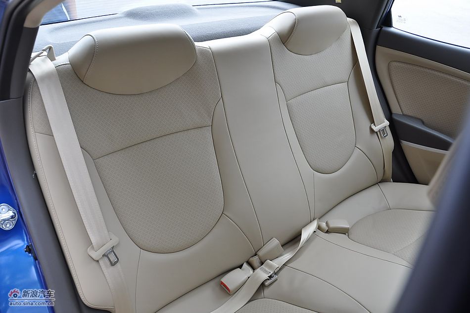 北京现代瑞纳实拍图