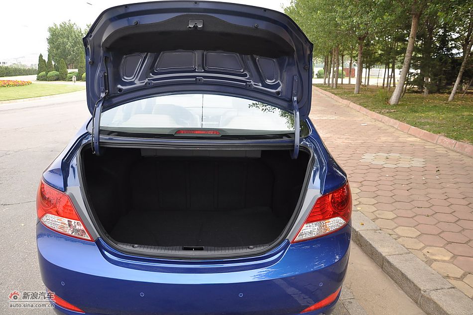 北京现代瑞纳实拍图