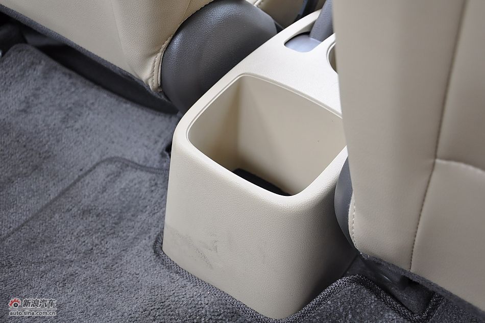 北京现代瑞纳实拍图