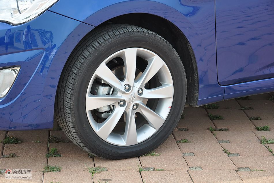 北京现代瑞纳实拍图