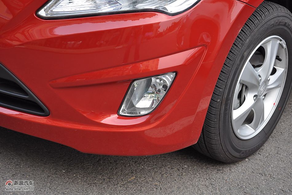 北京现代瑞纳实拍-红色