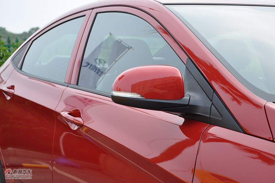 北京现代瑞纳实拍-红色