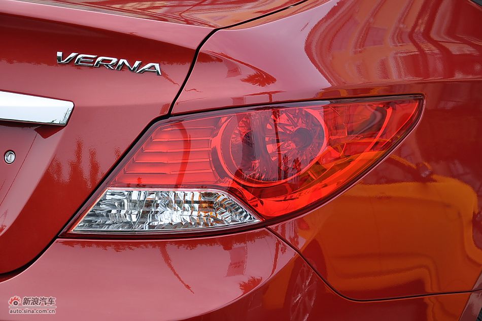 北京现代瑞纳实拍-红色