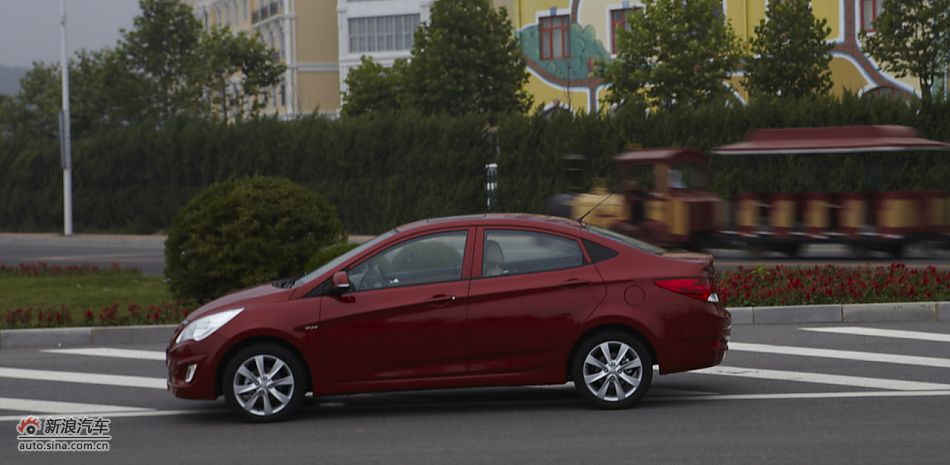 北京现代瑞纳资料图