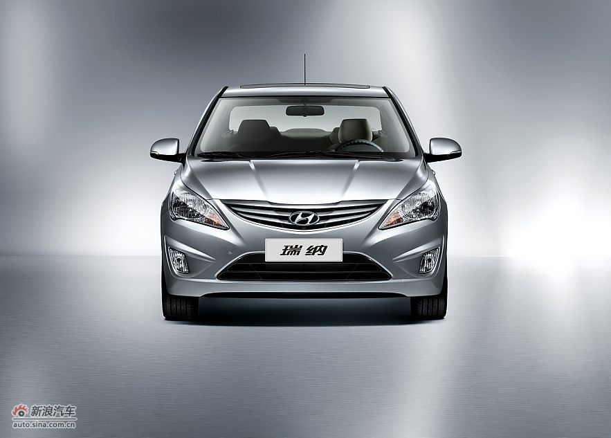 北京现代瑞纳-银色