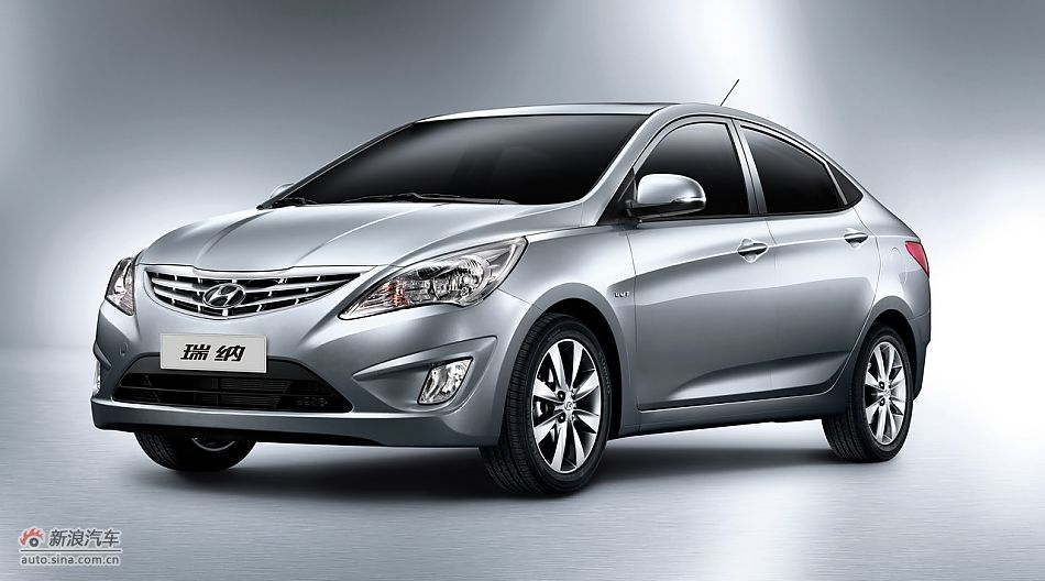 北京现代瑞纳-银色