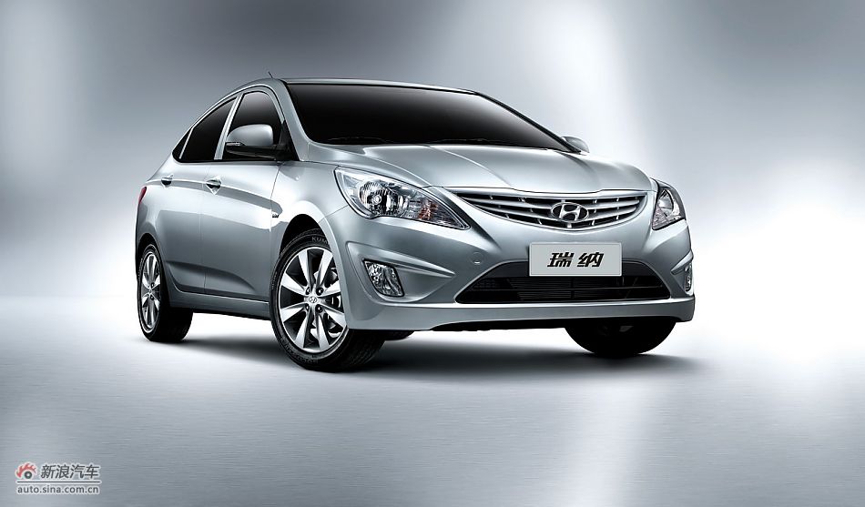 北京现代瑞纳-银色