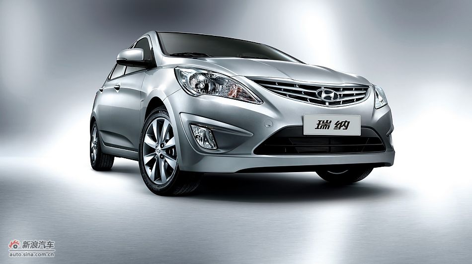 北京现代瑞纳-银色