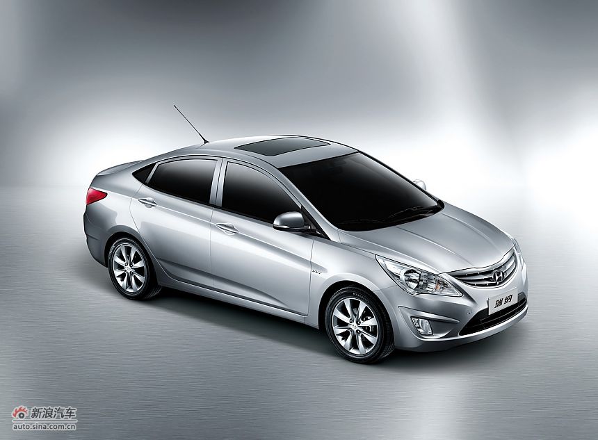 北京现代瑞纳-银色