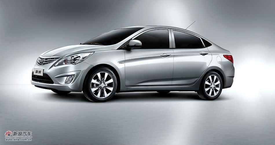 北京现代瑞纳-银色