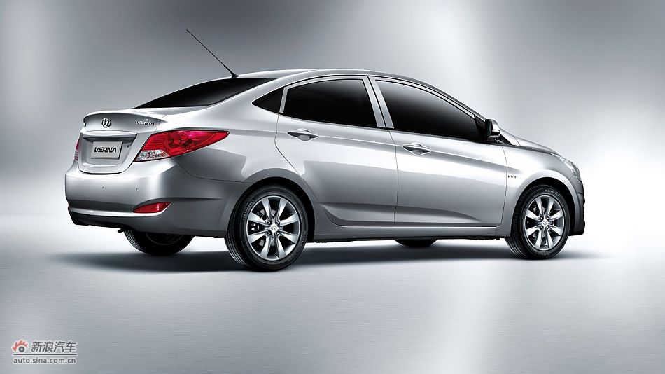 北京现代瑞纳-银色