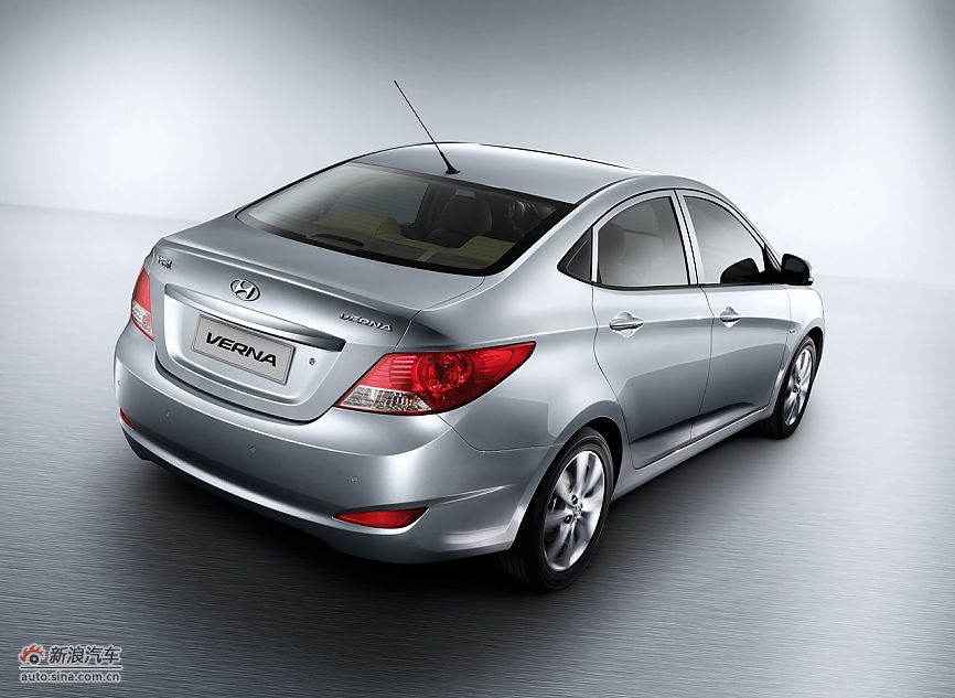 北京现代瑞纳-银色