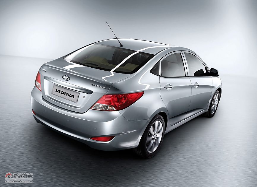 北京现代瑞纳-银色